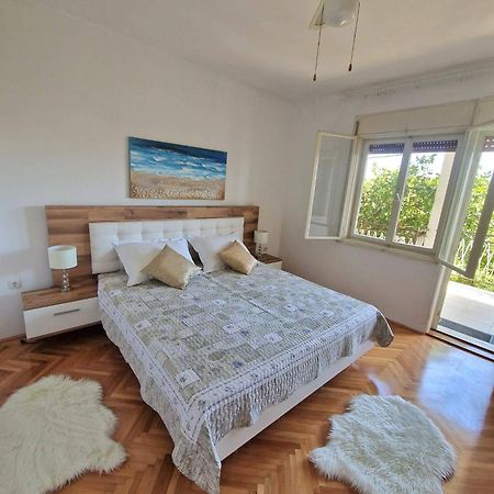 Apartments By The Sea Seget Donji, Trogir - 2029 Kültér fotó