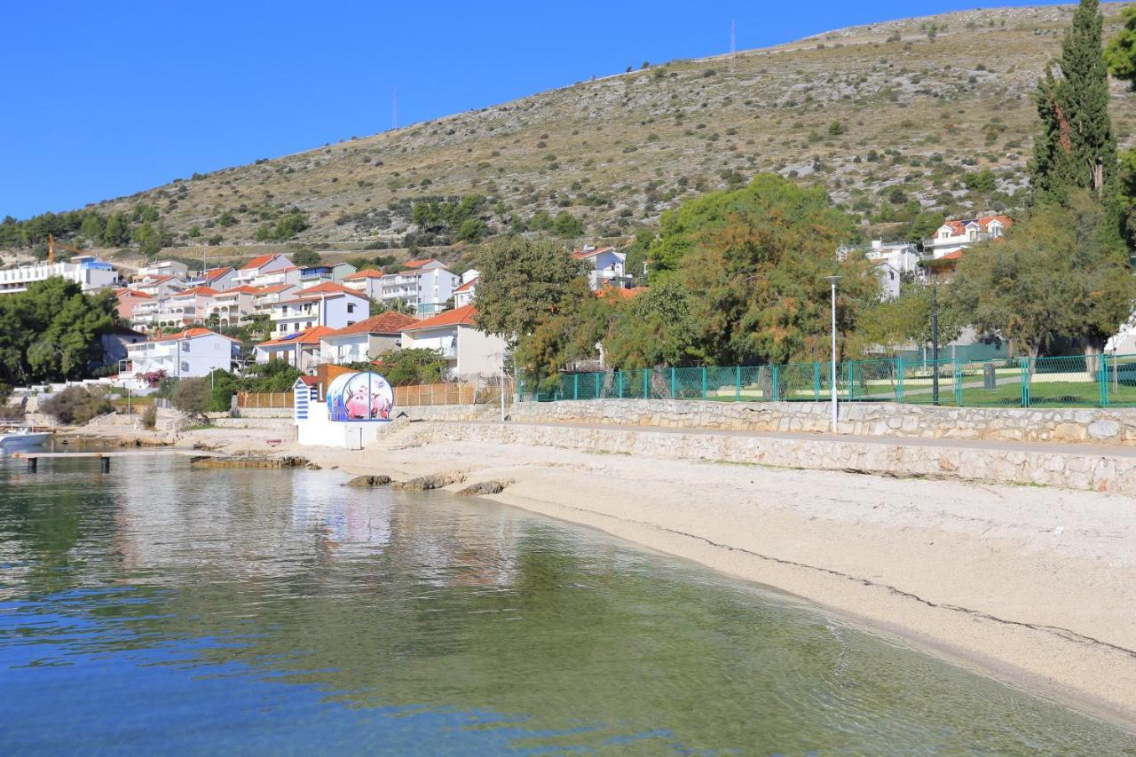 Apartments By The Sea Seget Donji, Trogir - 2029 Kültér fotó