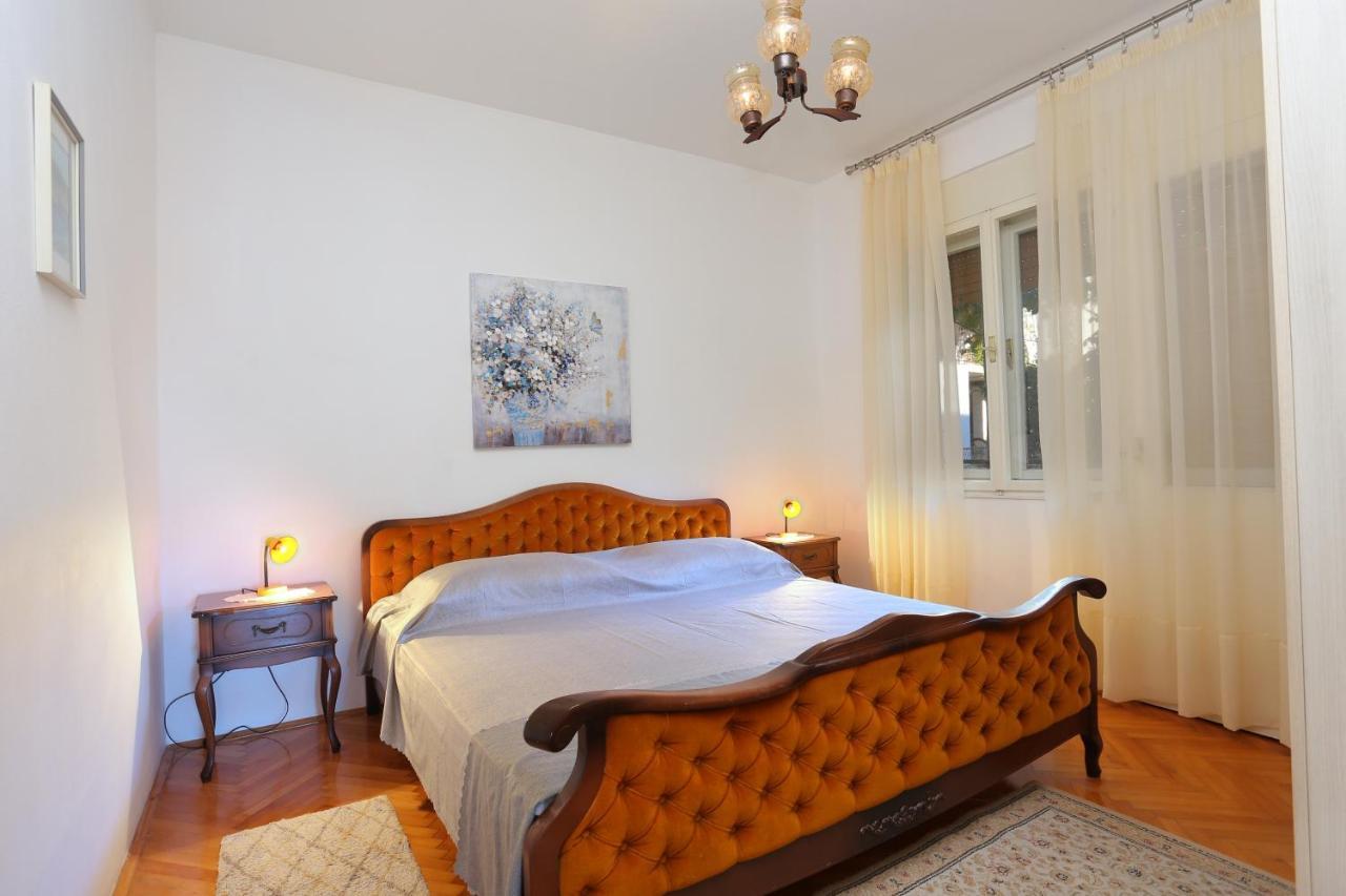 Apartments By The Sea Seget Donji, Trogir - 2029 Kültér fotó