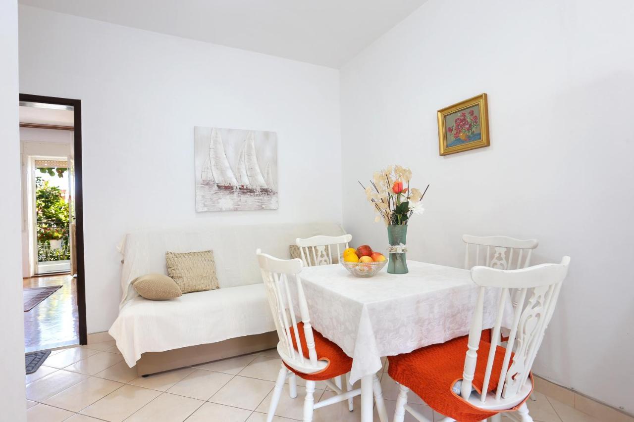 Apartments By The Sea Seget Donji, Trogir - 2029 Kültér fotó