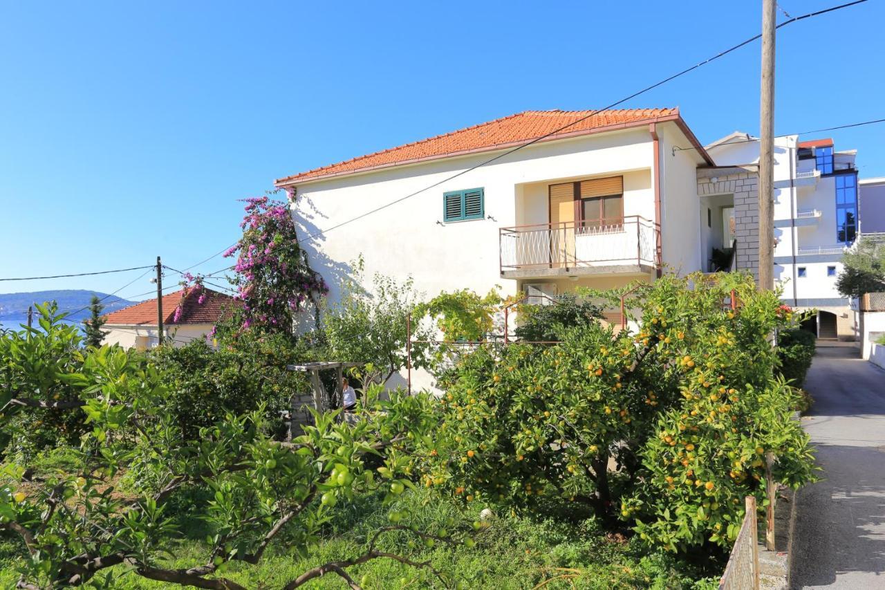 Apartments By The Sea Seget Donji, Trogir - 2029 Kültér fotó