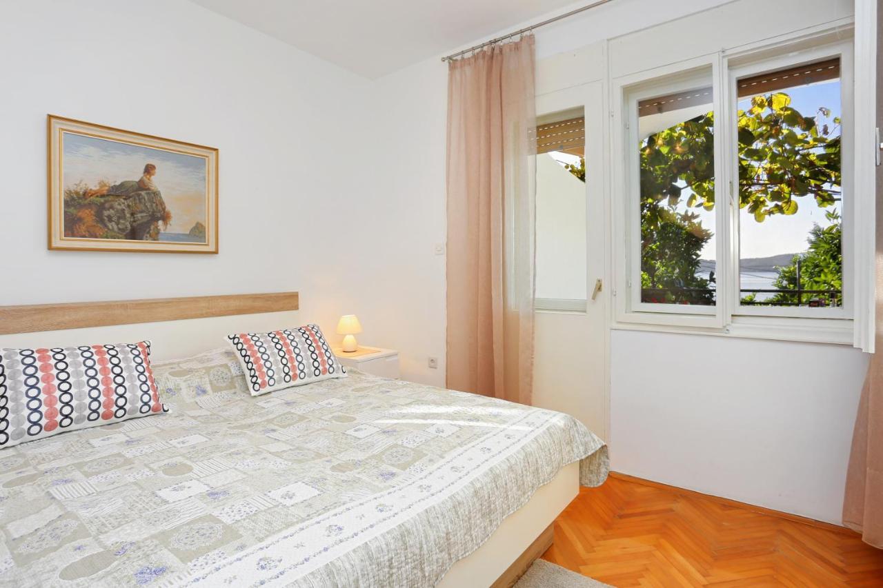 Apartments By The Sea Seget Donji, Trogir - 2029 Kültér fotó