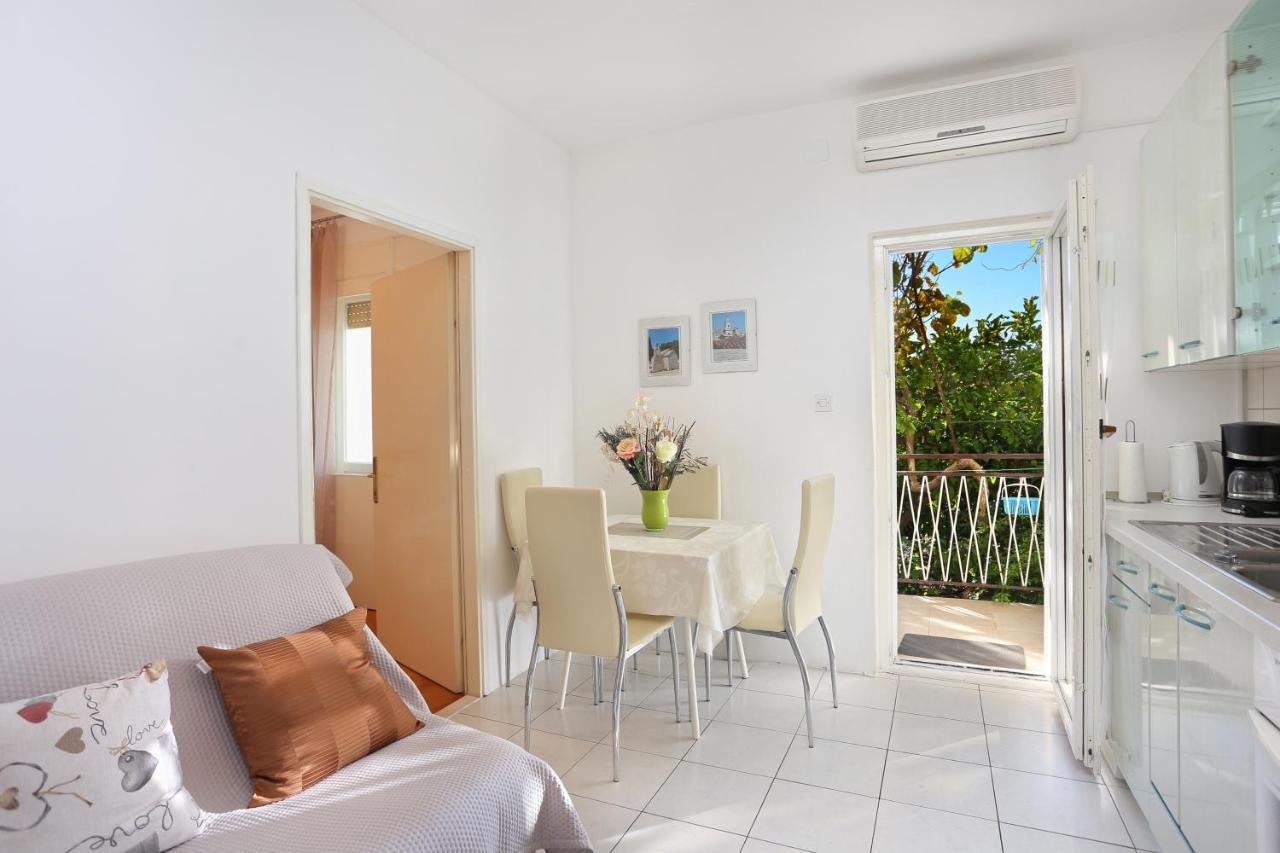 Apartments By The Sea Seget Donji, Trogir - 2029 Kültér fotó