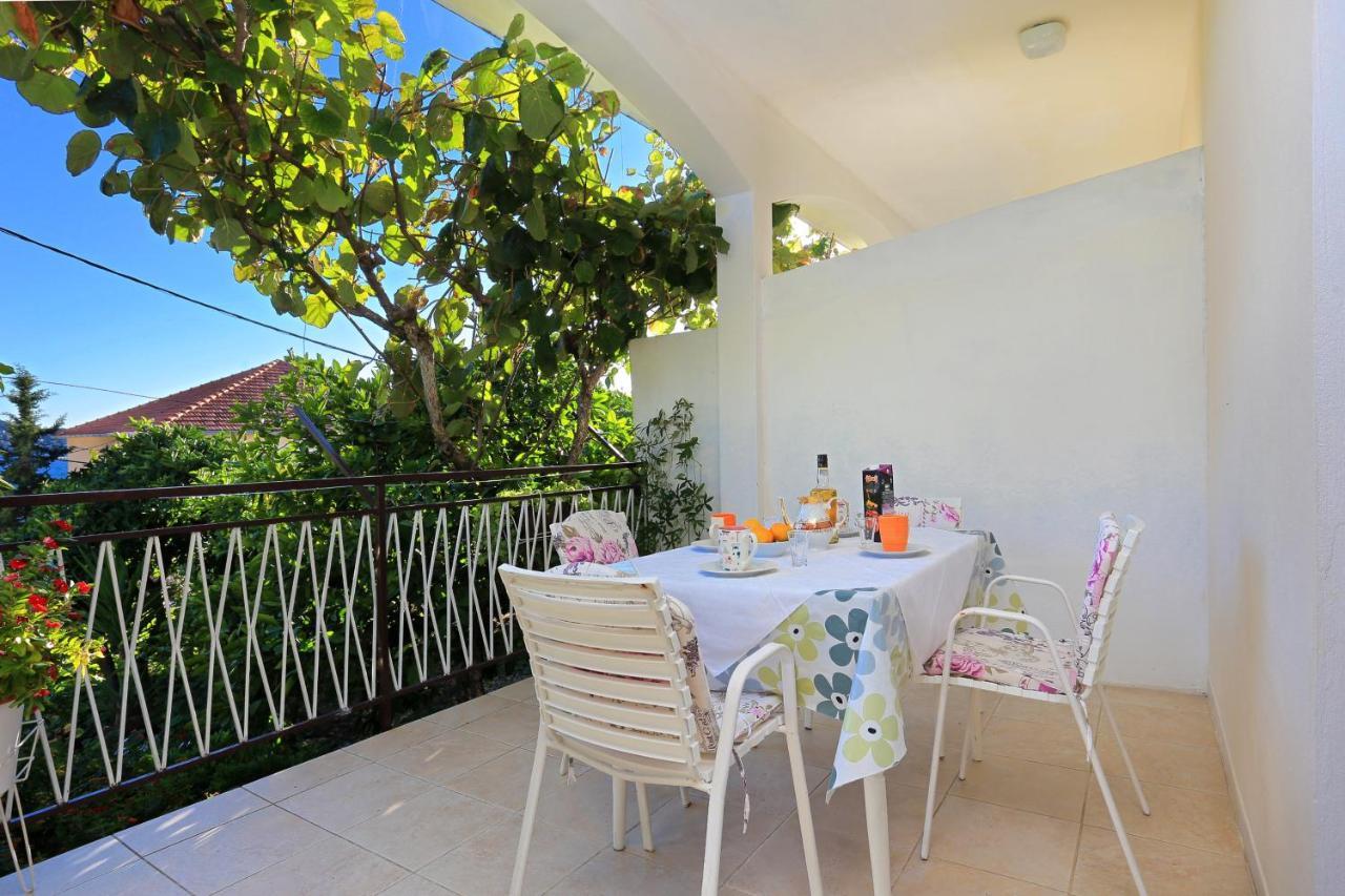 Apartments By The Sea Seget Donji, Trogir - 2029 Kültér fotó