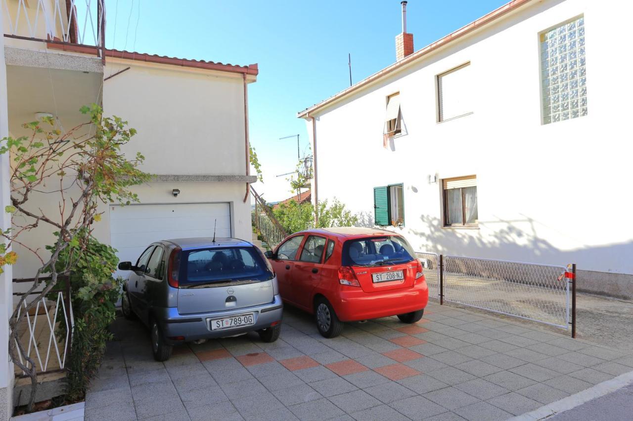 Apartments By The Sea Seget Donji, Trogir - 2029 Kültér fotó