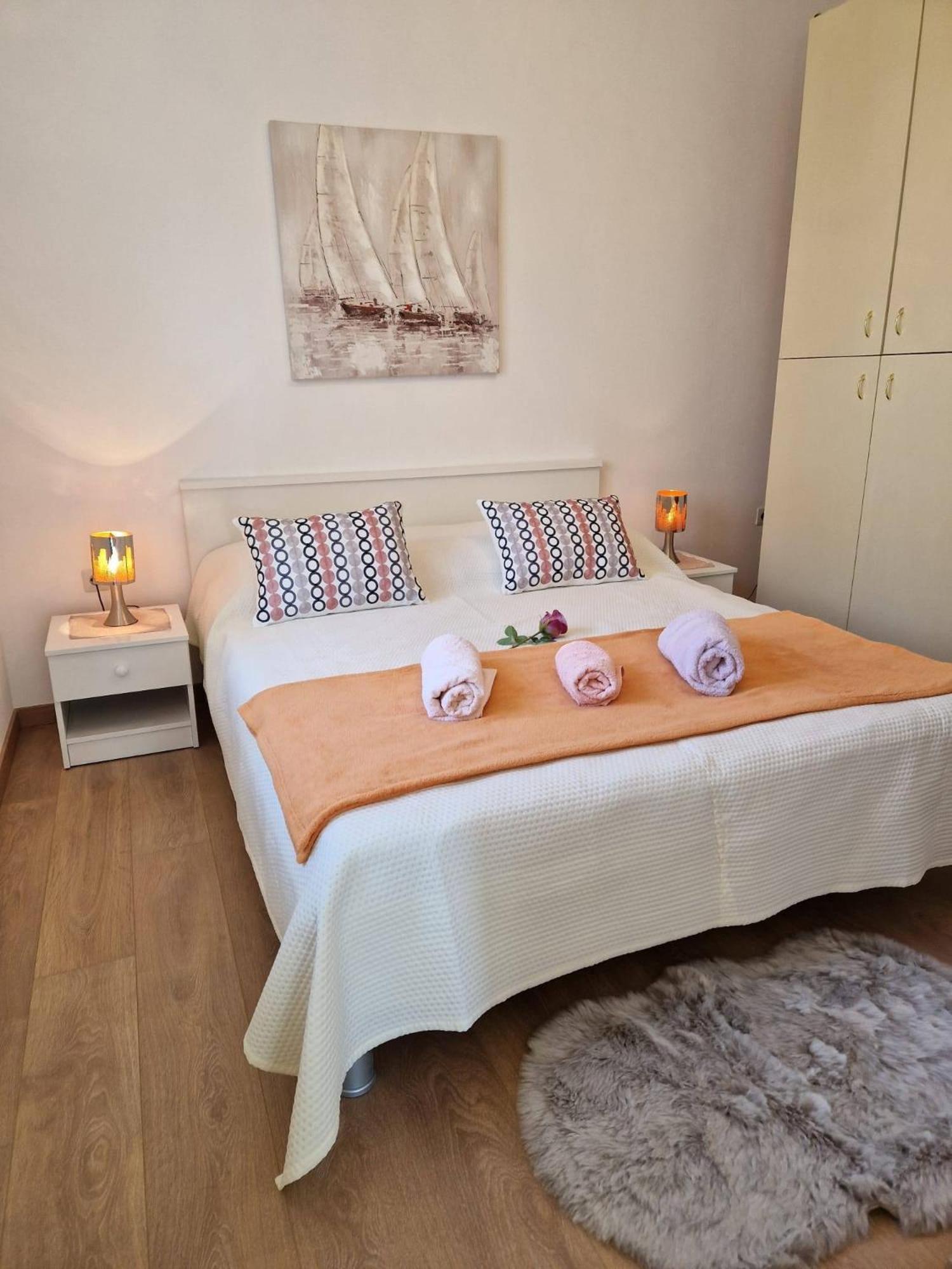 Apartments By The Sea Seget Donji, Trogir - 2029 Szoba fotó